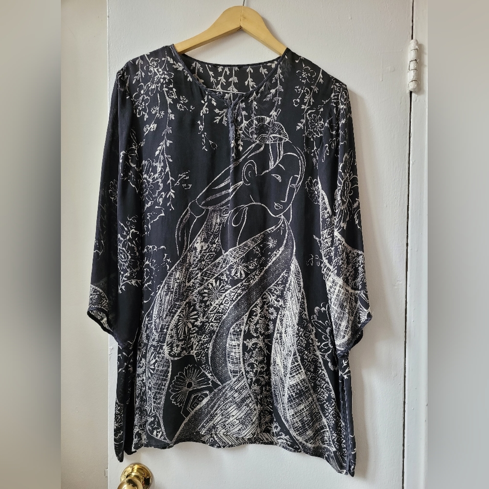 Size S/M - silk-like long-sleeved black top with Japanese motif